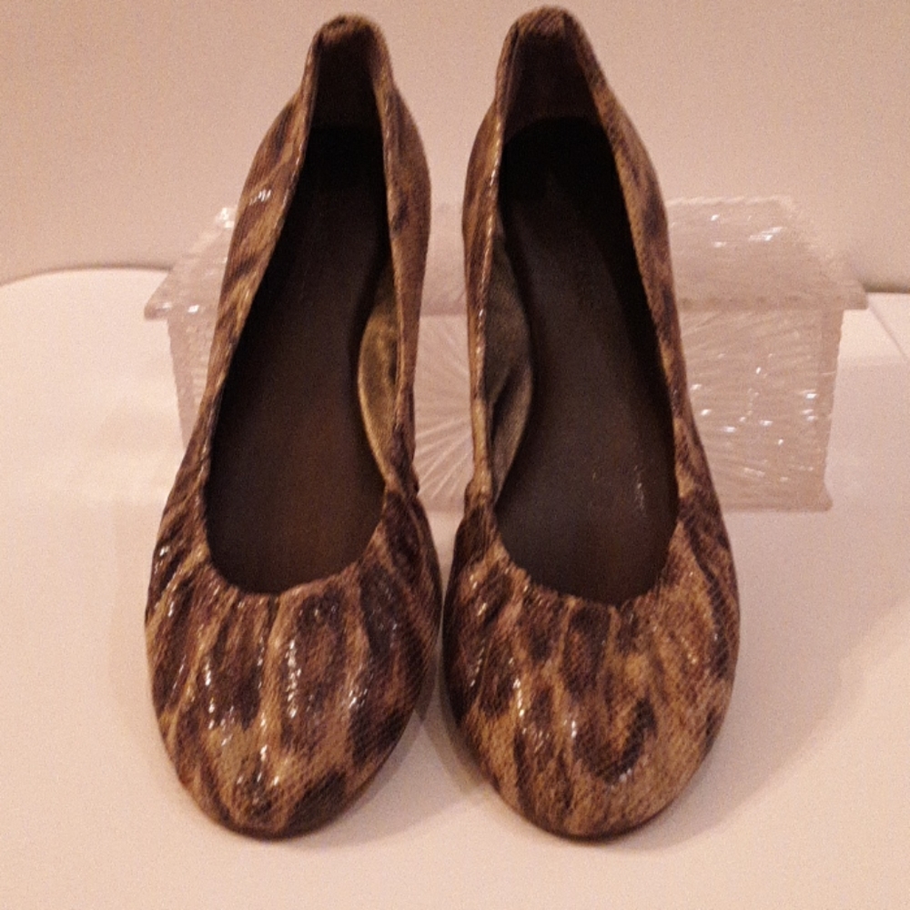 Banana Republic  Womens shoes size 7.5 NWOT